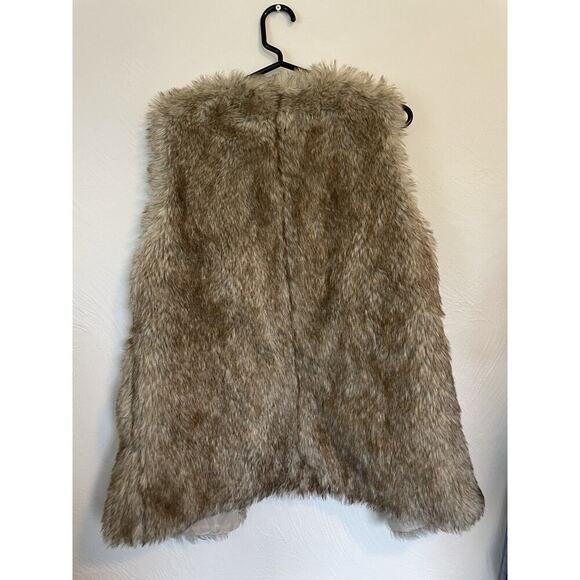 Pull And‎ Bear Faux Fur Vest Women’s Size L - Neutral Mobwife Statement Piece - Picture 8 of 8